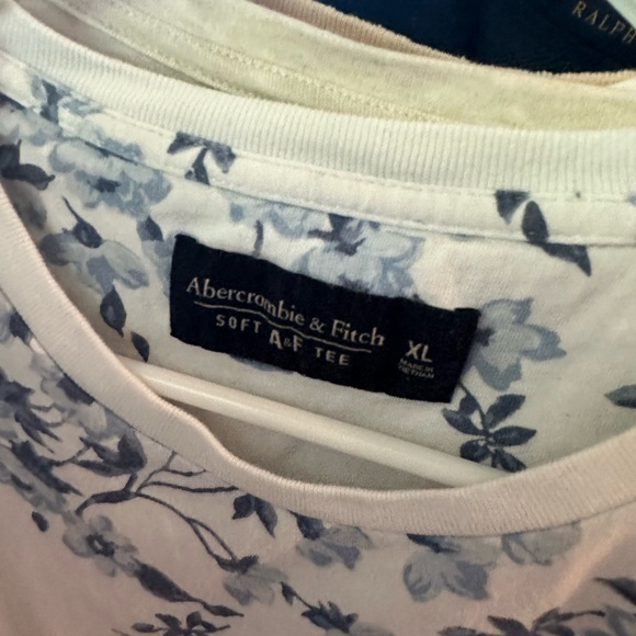 Abercrombie floral T-shirt - Picture 3 of 3